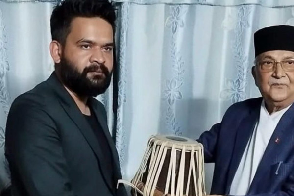 बालेन्द्रलाई ‘बाबु’ भन्दै ओलीले दिए बधाई